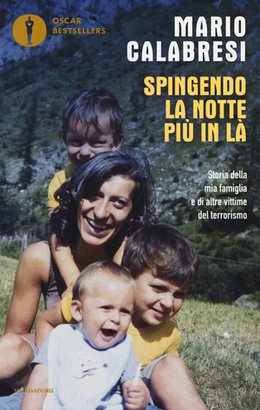 Spingendo la notte più in là: Storia della mia famiglia e di altre vittime del terrorismo. Mario Calabresi | Libro | Itacalibri